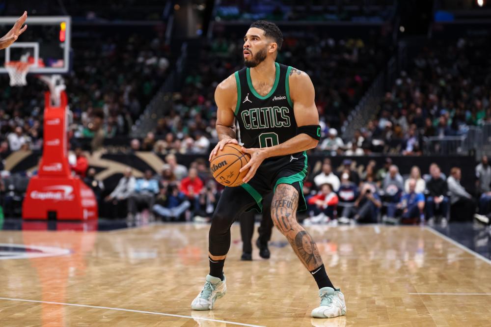 他是来自深 他是来自深