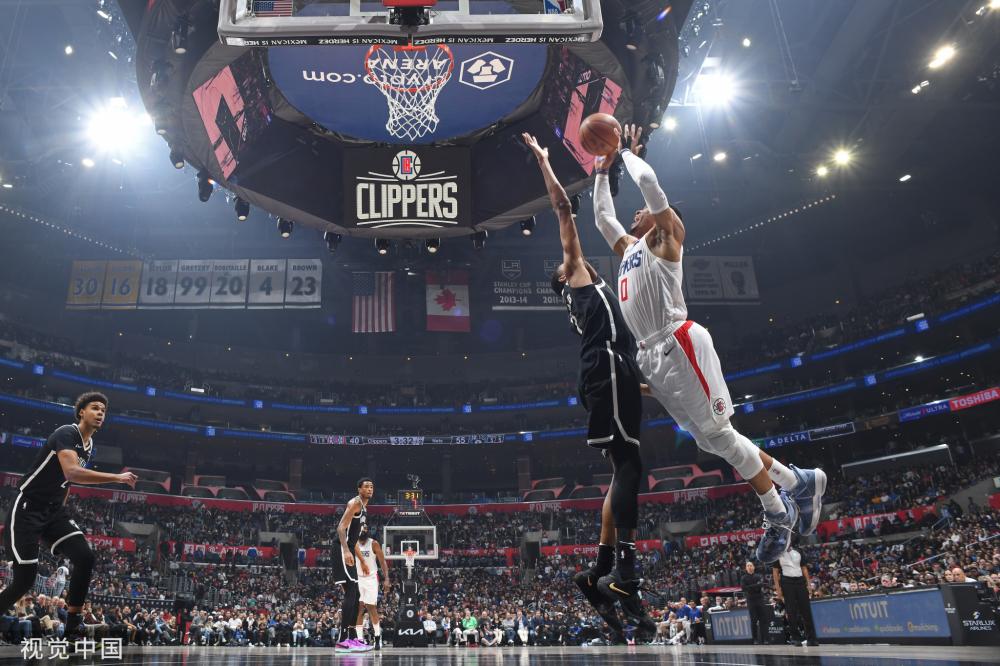 已经一只脚 已经一只脚