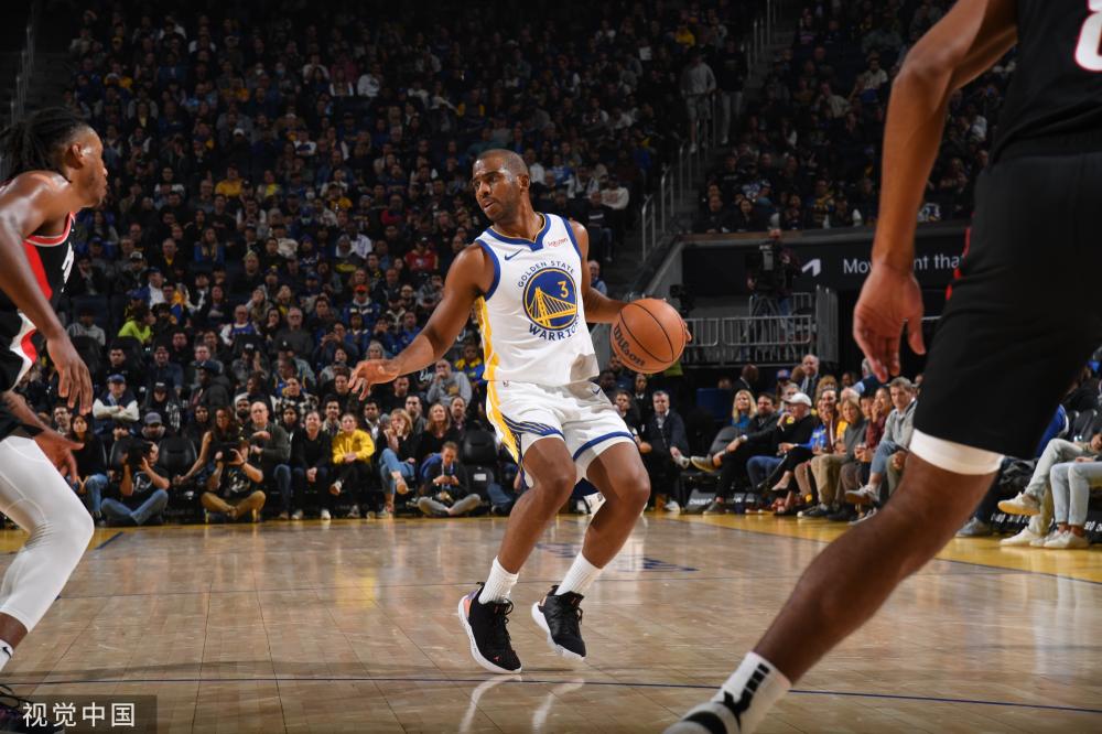 澳大利亚队上午逛街，赛前晚了25分钟出场热身，仍2-0战胜国足.