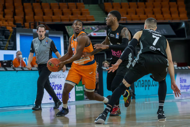 多名攻击手 多名攻击手